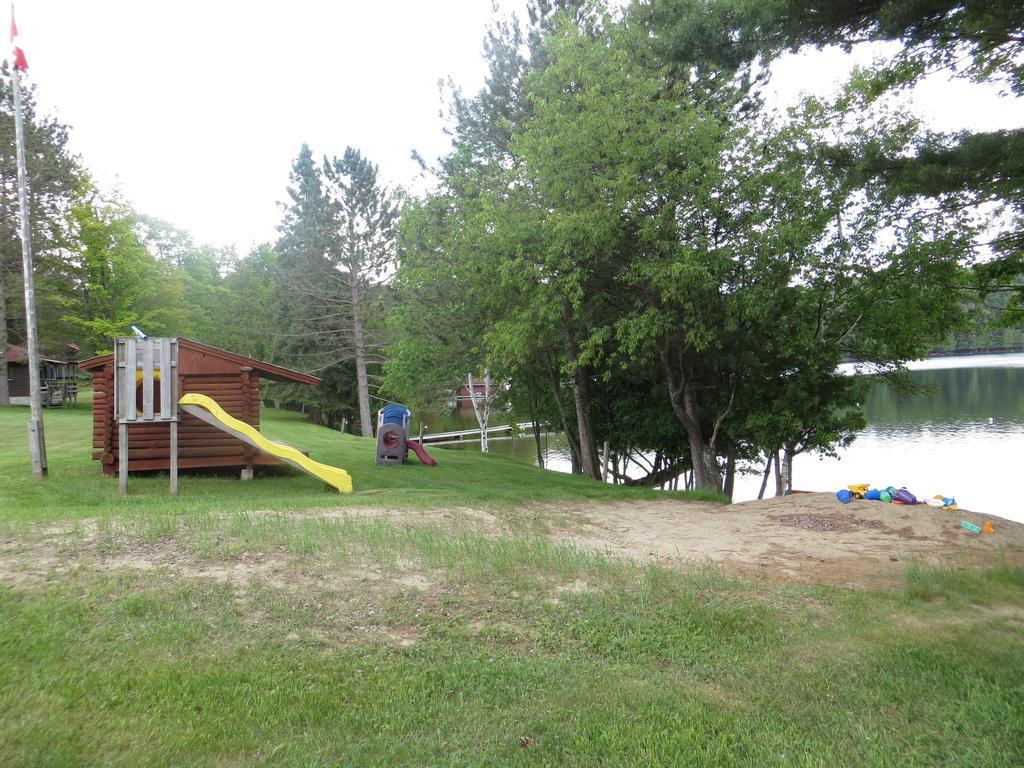Bondi Village Cottage Resort Lake of Bays Exteriör bild