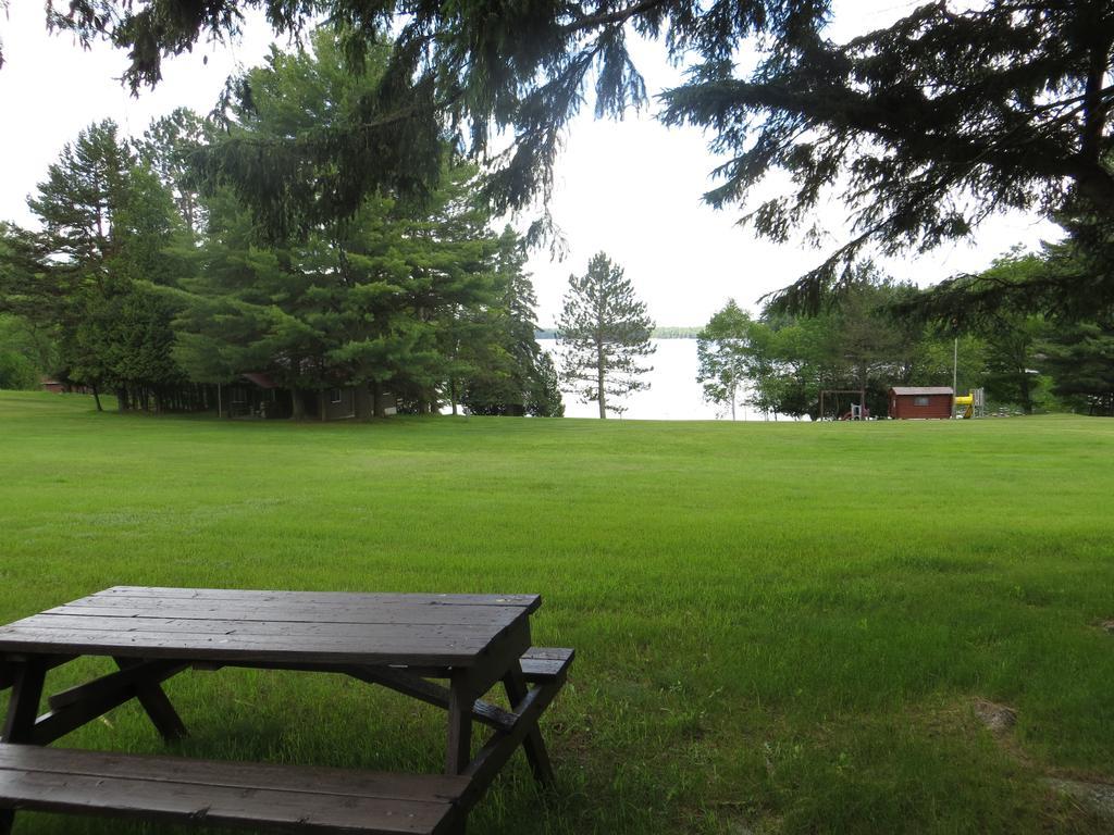 Bondi Village Cottage Resort Lake of Bays Exteriör bild